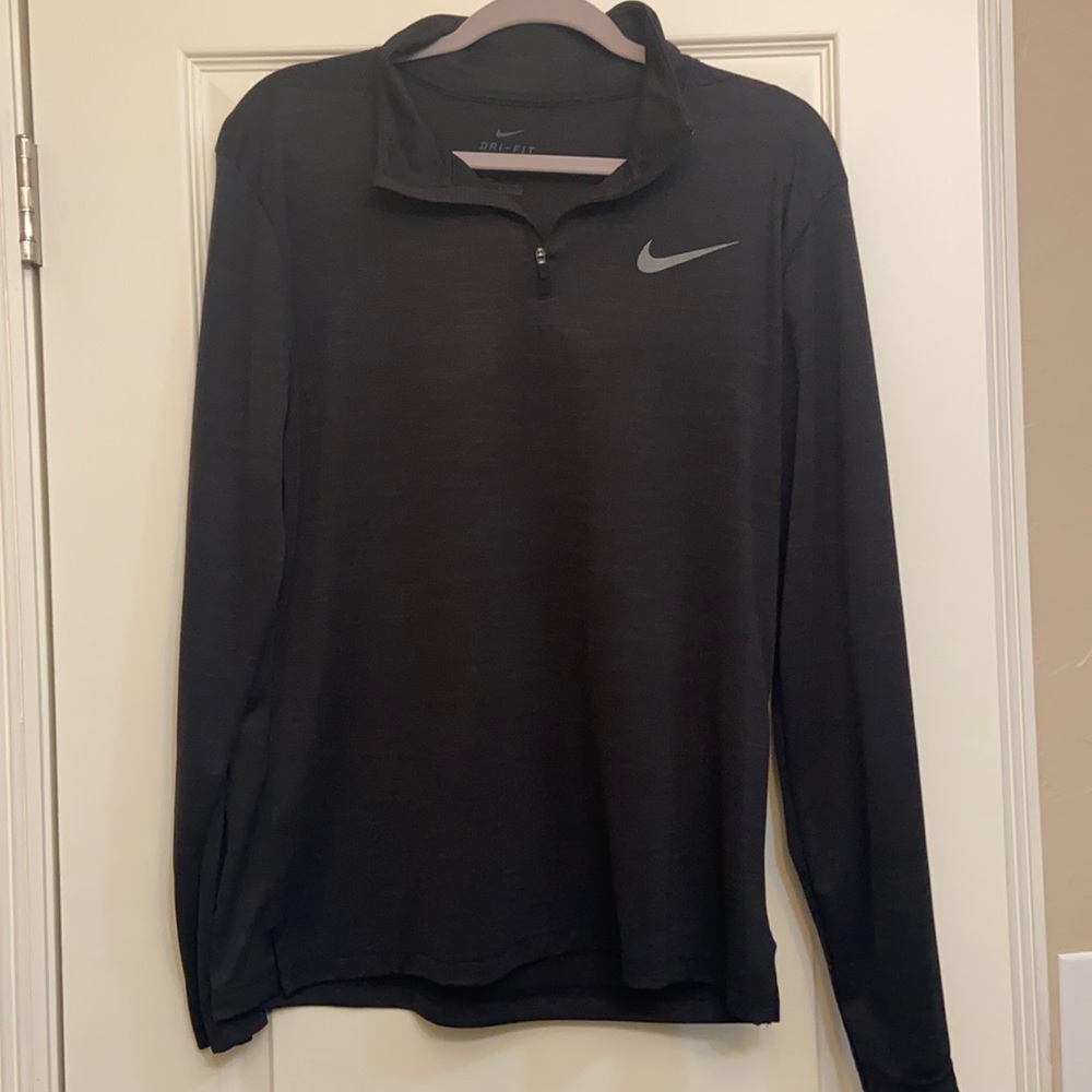 NIKE QUARTER ZIP UP